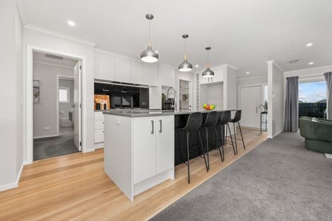 Photo of property in 10 Weatherdeck Close, Whitby, Porirua, 5024
