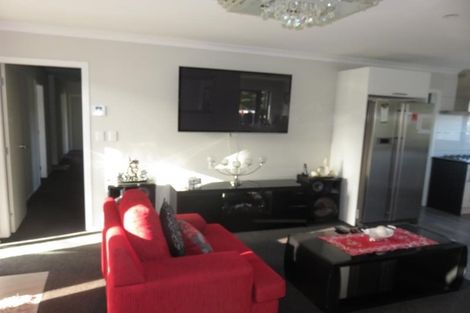 Photo of property in 32 Mervyn Kemp Drive, Tawa, Wellington, 5028