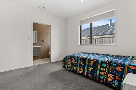 Photo of property in 2d Country Club Lane, Waiuku, 2123