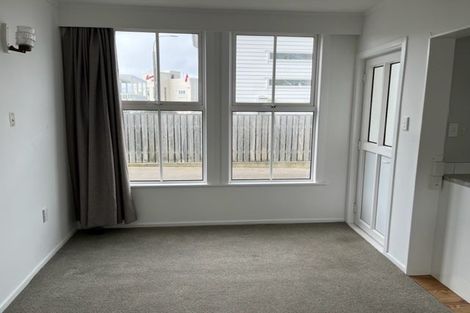 Photo of property in 118 Lyall Parade, Lyall Bay, Wellington, 6022