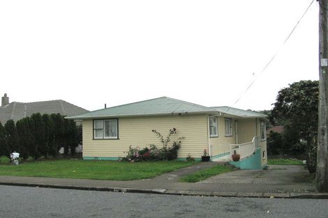 Photo of property in 25 Oswald Crescent, Paparangi, Wellington, 6037
