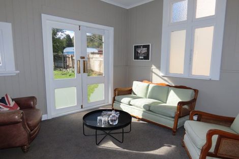 Photo of property in 28 Broadway, Reefton, 7830