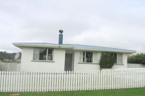 Photo of property in 15 Beauzami Crescent, Ascot Park, Porirua, 5024
