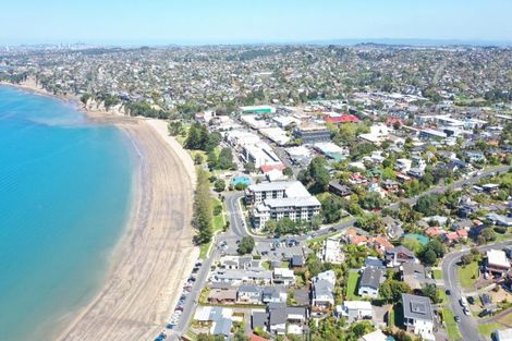 Photo of property in 1/28 Manly Esplanade, Browns Bay, Auckland, 0630