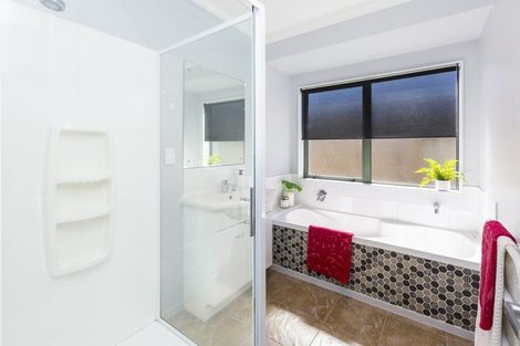 Photo of property in 12 Percy Kinsman Crescent, Riverstone Terraces, Upper Hutt, 5018