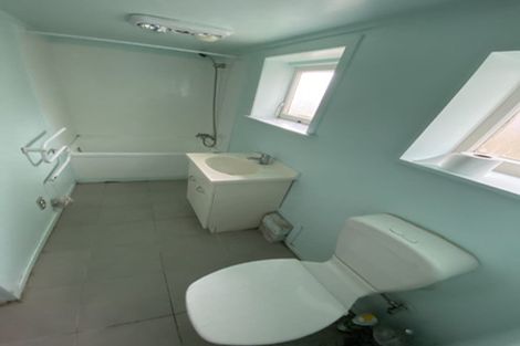 Photo of property in 2/1 Bruce Road, Glenfield, Auckland, 0629