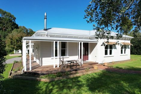 Photo of property in 365 Corbett Road, Paraite, New Plymouth, 4373