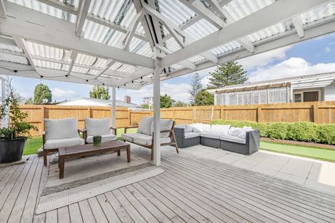 Photo of property in 2/56 Northcote Road, Northcote, Auckland, 0627