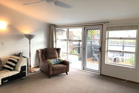 Photo of property in 3/50 Old Lake Road, Narrow Neck, Auckland, 0624