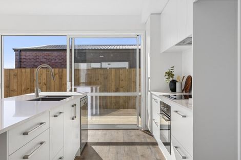 Photo of property in 16 One Haruru Street, Cambridge, 3493