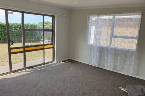 Photo of property in 5 Arahanga Grove, Maupuia, Wellington, 6022