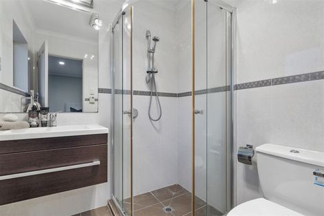 Photo of property in 12 Lakeridge Close, Northcross, Auckland, 0632