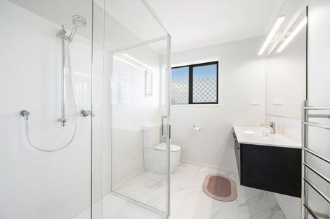 Photo of property in 8 Boeing Way, Newlands, Wellington, 6037