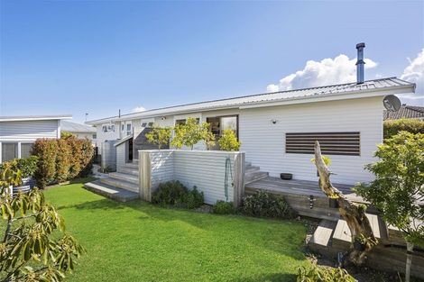 Photo of property in 5 Ngatoa Place, Glenfield, Auckland, 0629