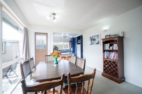 Photo of property in 17 Antrim Place, Hokowhitu, Palmerston North, 4410