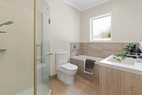 Photo of property in 16a Darren Crescent, Half Moon Bay, Auckland, 2012