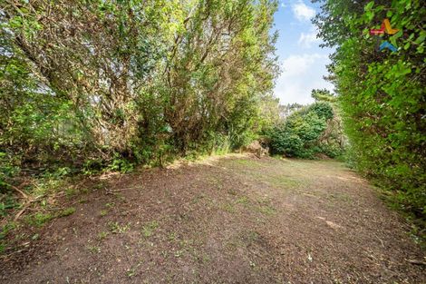 Photo of property in 64 Glanmire Road, Newlands, Wellington, 6037