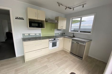 Photo of property in 35 Bledisloe Crescent, Wainuiomata, Lower Hutt, 5014