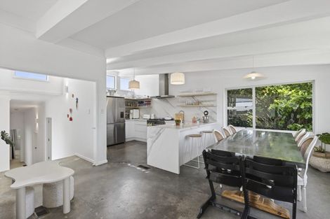 Photo of property in 25 Nevada Drive, Merrilands, New Plymouth, 4312