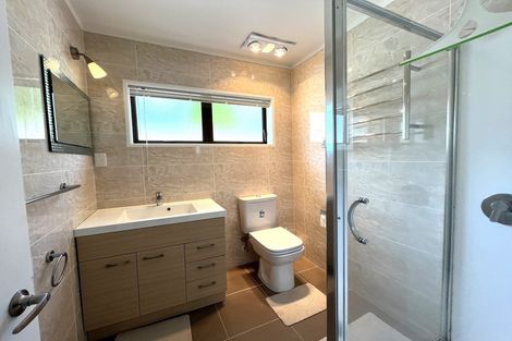 Photo of property in 2/7 Eske Place, Highland Park, Auckland, 2010