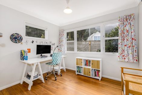 Photo of property in 82 Muritai Road, Eastbourne, Lower Hutt, 5013