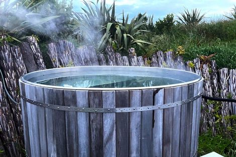 Photo of property in 456 Barrett Road, Omata, New Plymouth, 4374