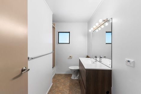 Photo of property in 2/8 City View Terrace, Birkenhead, Auckland, 0626