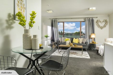 Photo of property in 1/744 Te Atatu Road, Te Atatu Peninsula, Auckland, 0610