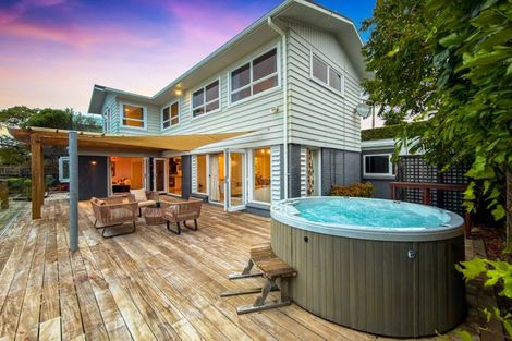 Photo of property in 90 Exmouth Road, Northcote, Auckland, 0627
