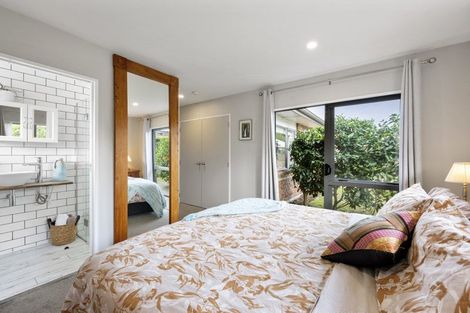 Photo of property in 20 Hocken Place, Mangere Bridge, Auckland, 2022
