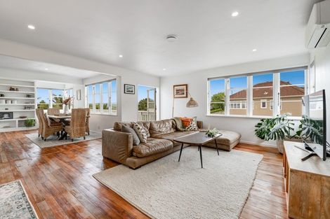 Photo of property in 10 St James Avenue, Helensville, 0800