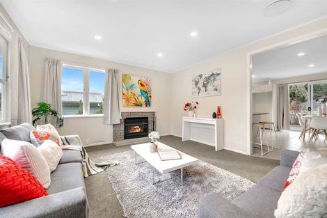 Photo of property in 52 Ennis Avenue, Pakuranga Heights, Auckland, 2010