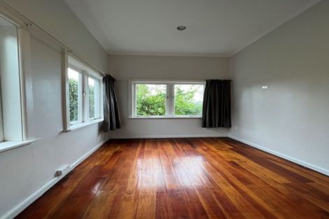 Photo of property in 2/160 East Coast Road, Forrest Hill, Auckland, 0620