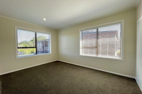 Photo of property in 2/5 Howard Road, Northcote, Auckland, 0627