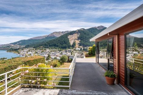 Photo of property in 19 Salmond Place, Queenstown, 9300