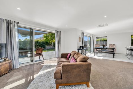 Photo of property in 11 Kaurinui Crescent, One Tree Point, 0118