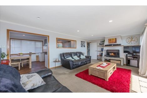 Photo of property in 10 Rishworth Avenue, Stanmore Bay, Whangaparaoa, 0932