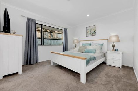 Photo of property in 4 Bokeen Lane, Flat Bush, Auckland, 2019