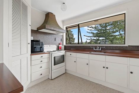 Photo of property in 48a Woodlands Crescent, Browns Bay, Auckland, 0630