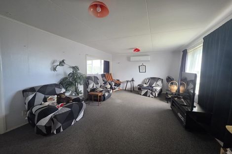 Photo of property in 180 Puriri Street, Castlecliff, Whanganui, 4501