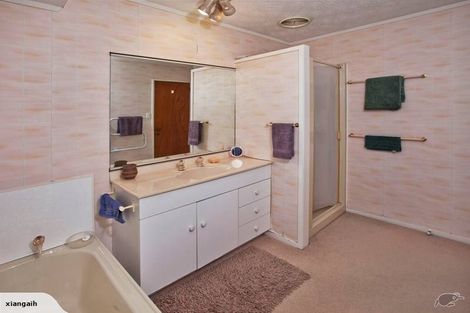 Photo of property in 131 Sunset Road, Totara Vale, Auckland, 0632