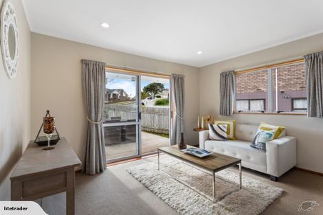 Photo of property in 6 Chedworth Drive, Glenfield, Auckland, 0629