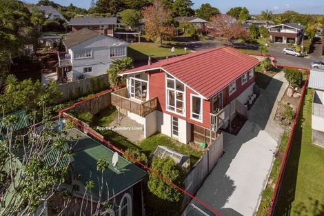 Photo of property in 1/12 Munstead Place, Hillcrest, Auckland, 0627