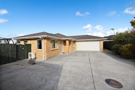 Photo of property in 106c Simpson Road, Henderson Valley, Auckland, 0614