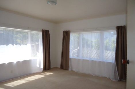 Photo of property in 5 Titiro Moana Road, Korokoro, Lower Hutt, 5012