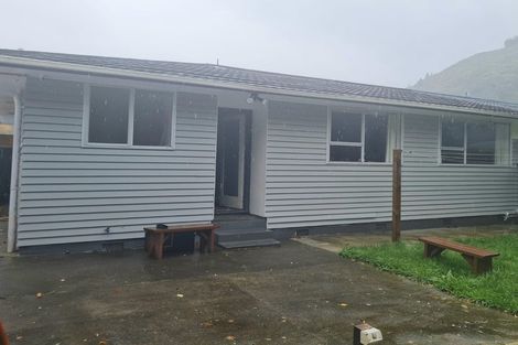 Photo of property in 2/5b Gemstone Drive, Birchville, Upper Hutt, 5018