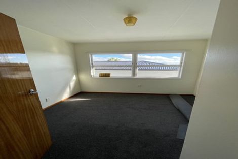 Photo of property in 76 Stewart Drive, Newlands, Wellington, 6037