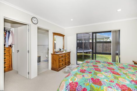 Photo of property in 10 Creda Road, Wattle Downs, Auckland, 2103