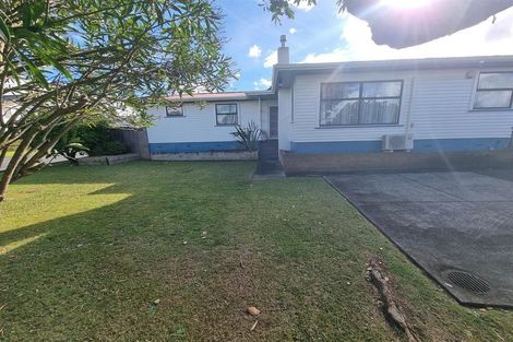Photo of property in 4 Graham Avenue, Te Atatu Peninsula, Auckland, 0610