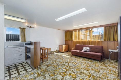 Photo of property in 28 Edgecombe Street, Newlands, Wellington, 6037